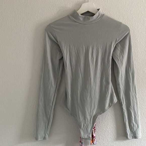 Free People Straps in the back Long Sleeve Bodysuit - Picture 4 of 5